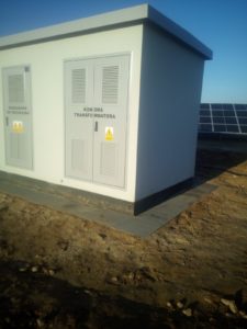 Budowa stacji transformatorowej z wyposażeniem o mocy 1 MW dla odbioru energii produkowanej przez farmy fotowoltaiczne w miejscowości Ostrowite w powiecie bytowskim.